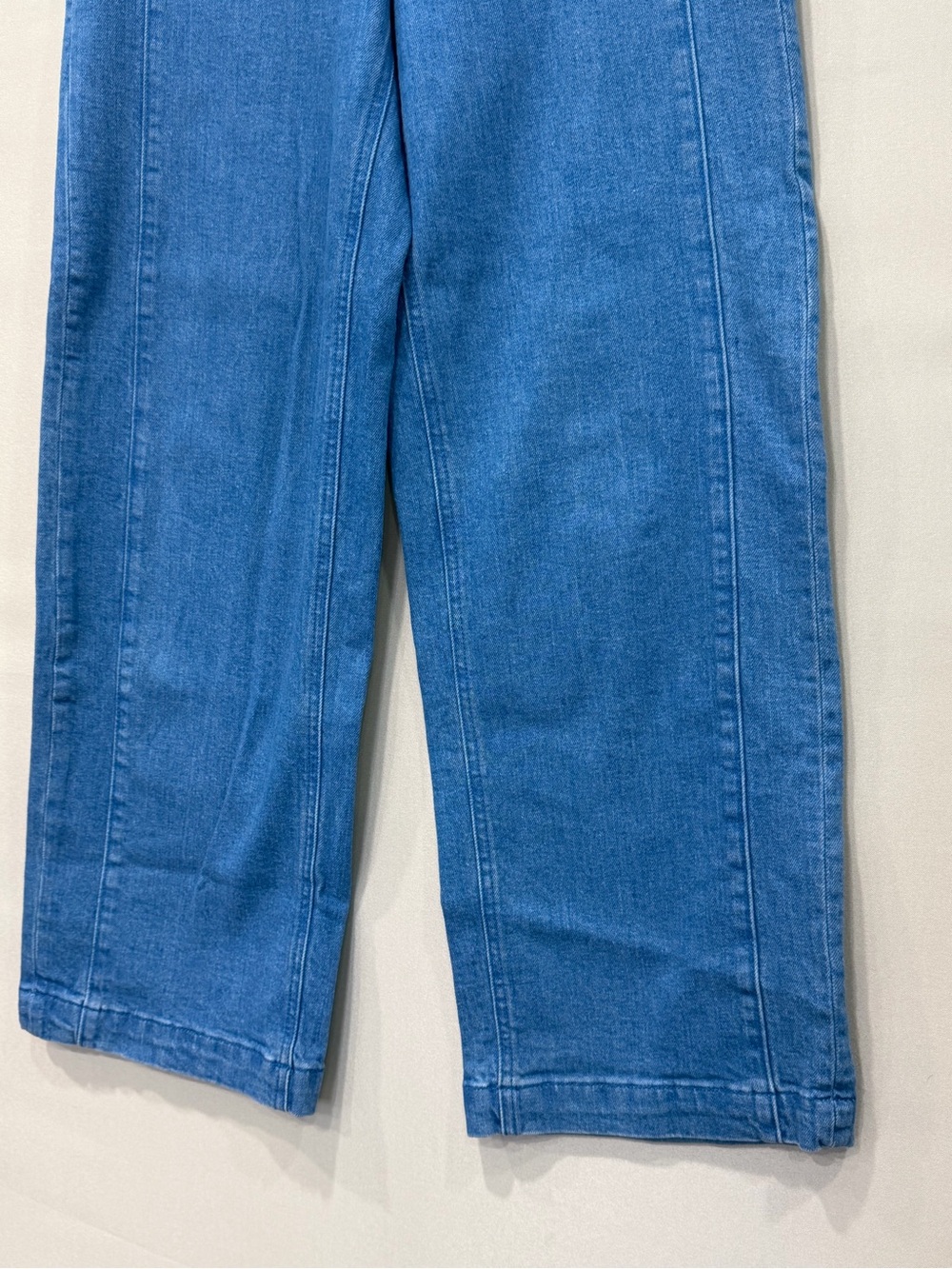 Old Navy Blue Wide-Leg High-Rise Jeans with Button Detail - Picture 3 of 10